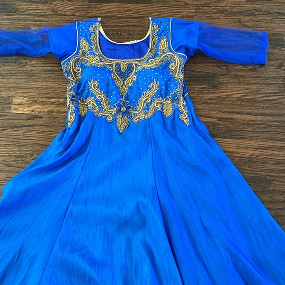 Indian women dress - Picture 2 of 11